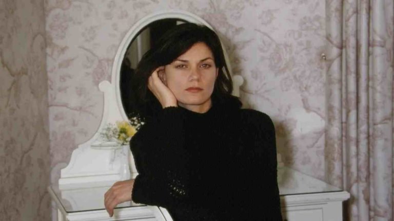 Linda Fiorentino Net Worth: A Look at Her Hollywood Legacy Linda Fiorentino Net Worth