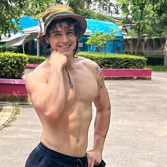 Michael Charles Gosselaar: Navigating Life Under the Spotlight michael charles gosselaar